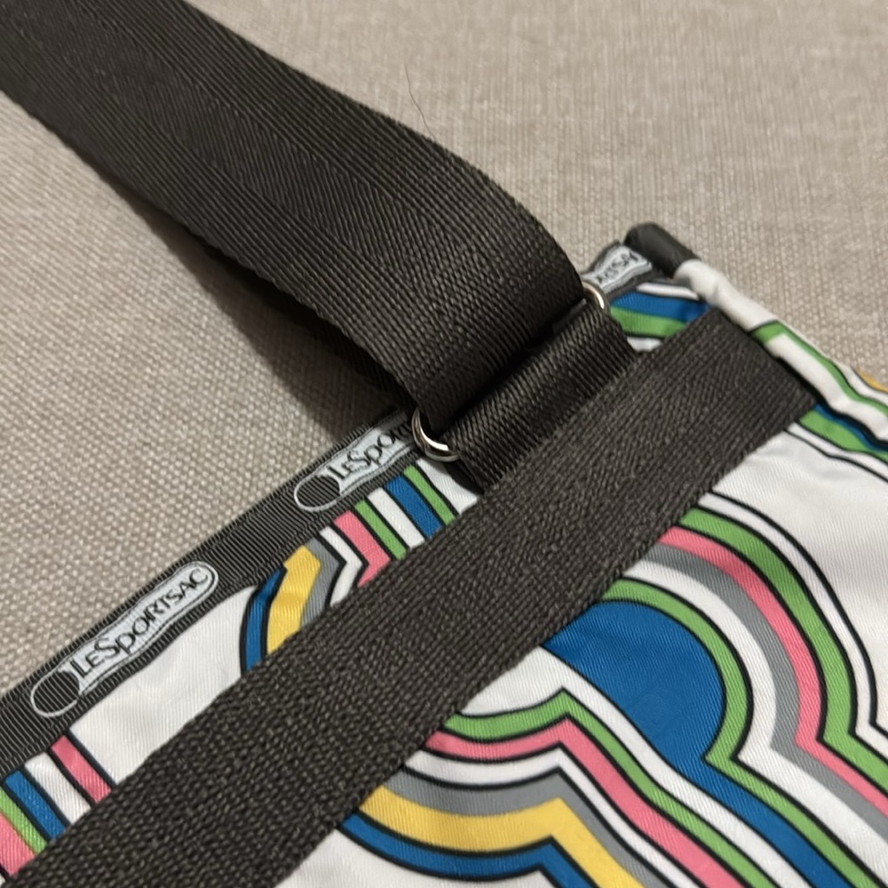 LeSportSac Crossbody Bag-Nylon Retro Print-Wide Gray Strap-3 Zip Compartments - Picture 7 of 16